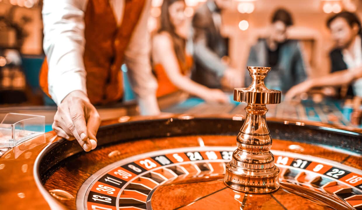 The,Croupier,Holds,A,Roulette,Ball,In,A,Casino,In