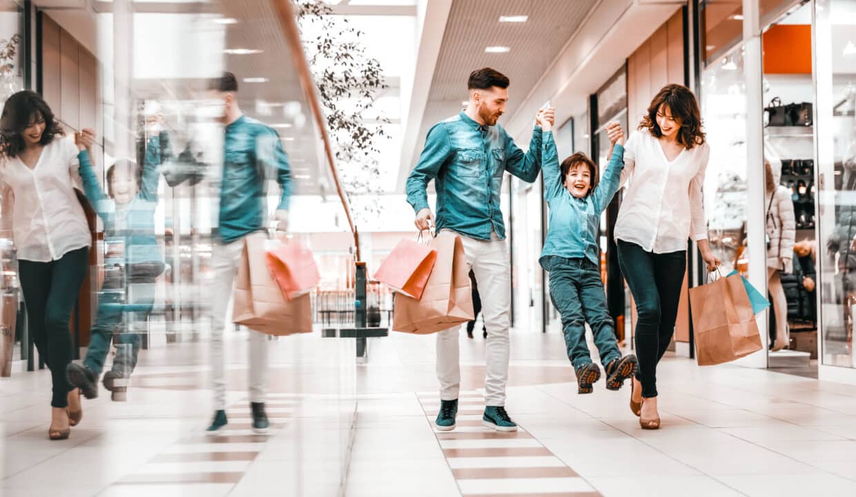 Family,Shopping.,Happy,People,In,Mall